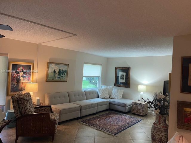 281 S Hollybrook Dr 50-205, Pembroke Pines, FL 33025
