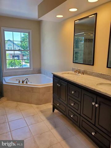 7 NOTTINGHAM CIR, Princeton, NJ 08540