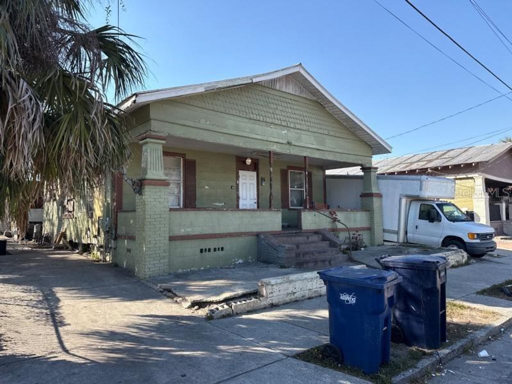 Image 2 of property listing at 3014 SANCHEZ STREET, Tampa, FL 33605