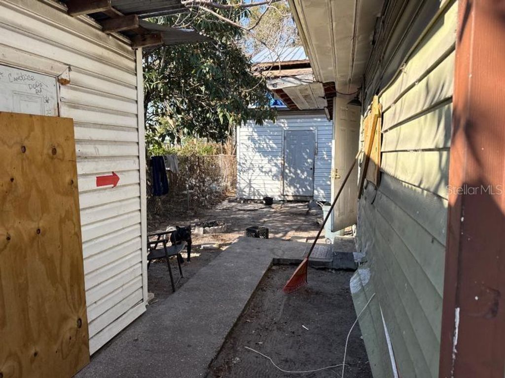 Image 18 of property listing at 3014 SANCHEZ STREET, Tampa, FL 33605