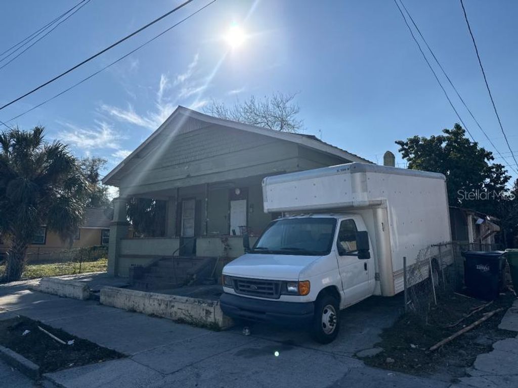 Image 4 of property listing at 3014 SANCHEZ STREET, Tampa, FL 33605