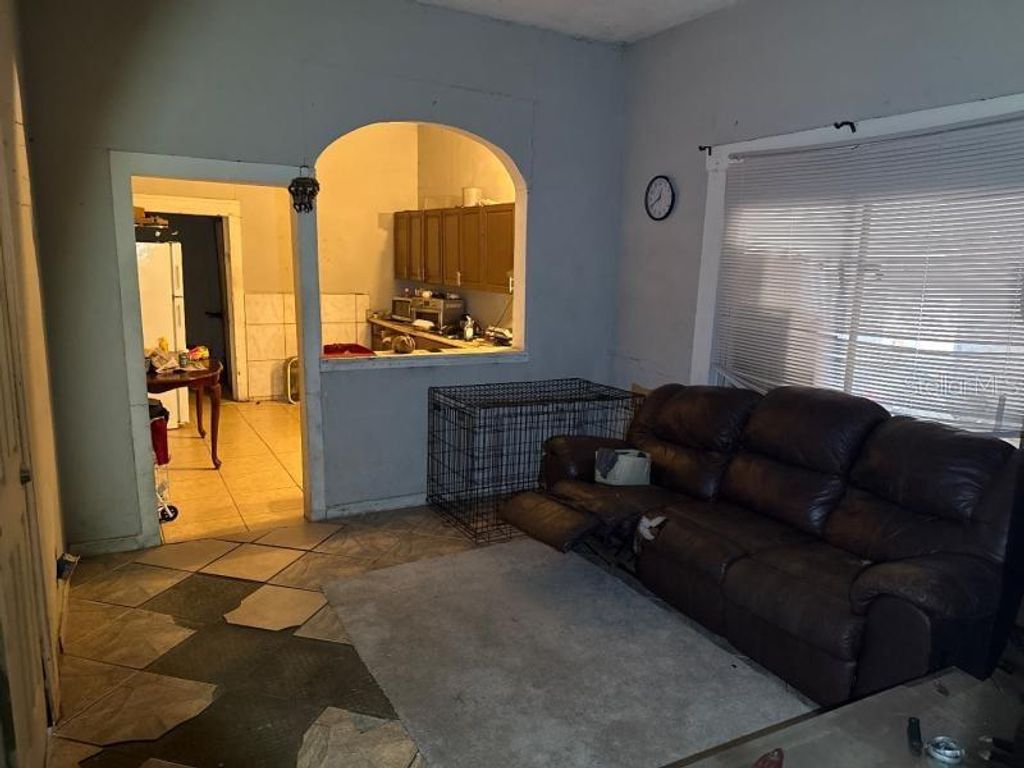 Image 5 of property listing at 3014 SANCHEZ STREET, Tampa, FL 33605