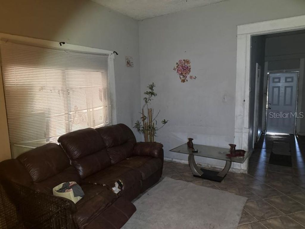 Image 6 of property listing at 3014 SANCHEZ STREET, Tampa, FL 33605