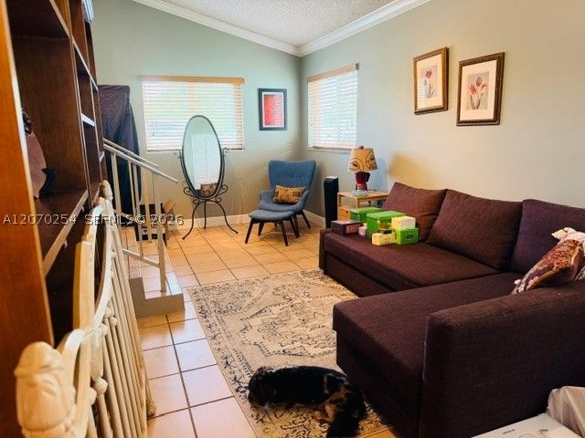 245 W 60th St, Hialeah, FL 33012