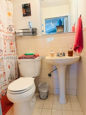 245 W 60th St, Hialeah, FL 33012