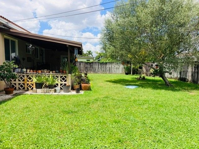 245 W 60th St, Hialeah, FL 33012