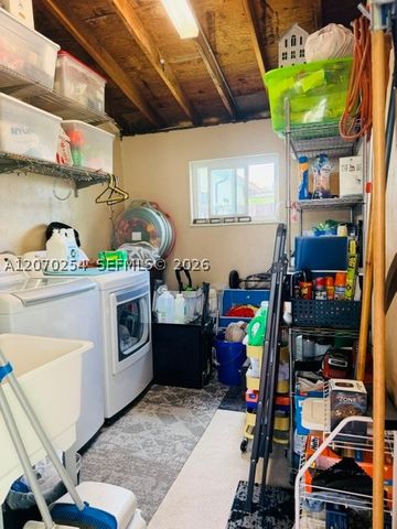 245 W 60th St, Hialeah, FL 33012