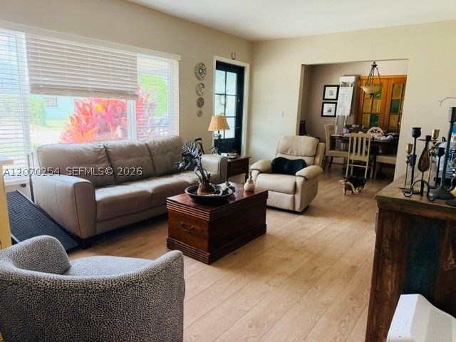 245 W 60th St, Hialeah, FL 33012