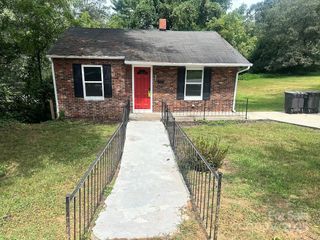 621 E Sharpe Street, Statesville, NC 28677