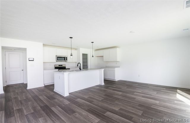8004 Schrieber Road, Floyds Knobs, IN 47119