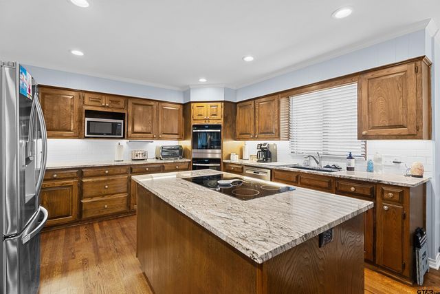 143 Williamsburg Ln, Bullard, TX 75757