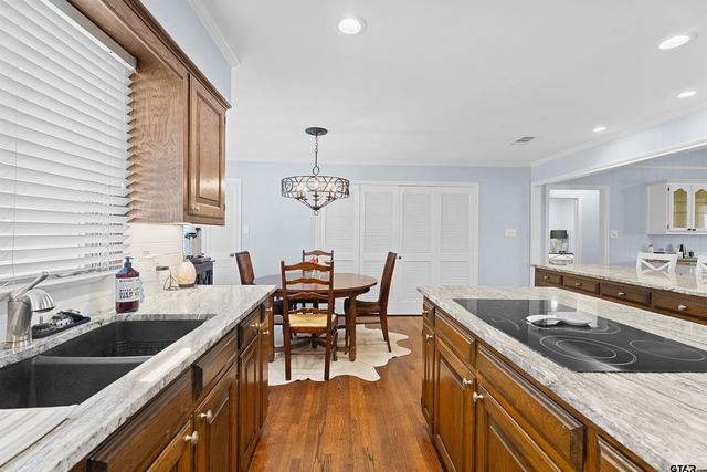 143 Williamsburg Ln, Bullard, TX 75757