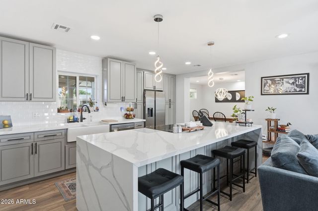 5328 E VERDE Lane, Phoenix, AZ 85018