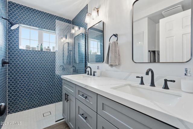 5328 E VERDE Lane, Phoenix, AZ 85018