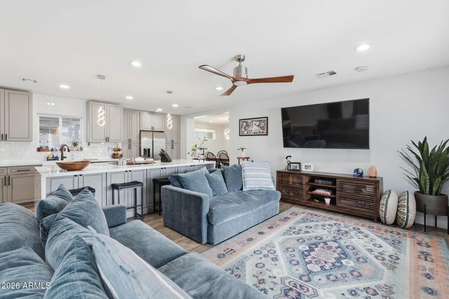 5328 E VERDE Lane, Phoenix, AZ 85018