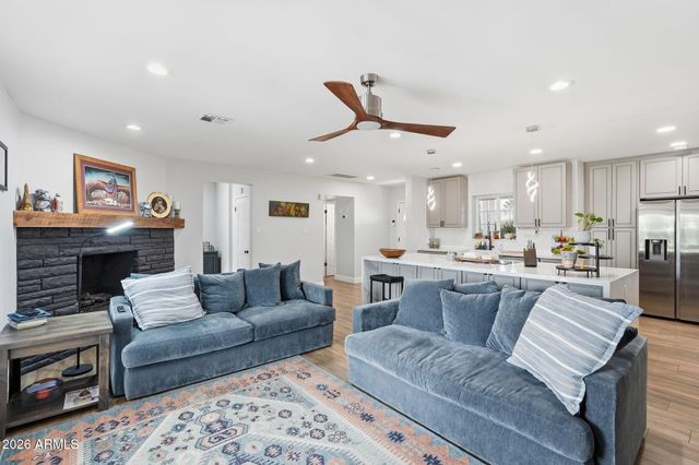 5328 E VERDE Lane, Phoenix, AZ 85018