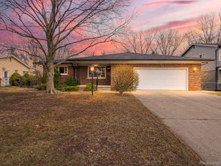 25748 Curie Avenue, Warren, MI 48091