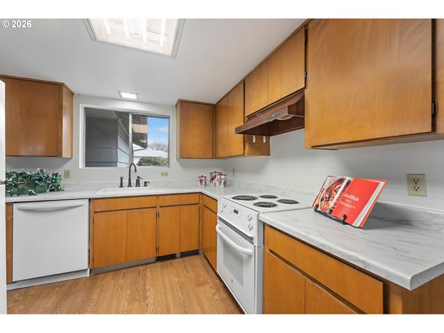 16590 Sw KING CHARLES Ave, King City, OR 97224