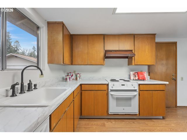 16590 Sw KING CHARLES Ave, King City, OR 97224