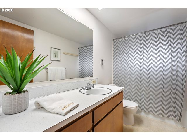 16590 Sw KING CHARLES Ave, King City, OR 97224