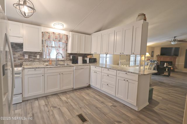 138 EDGEWATER Road, Satsuma, FL 32189