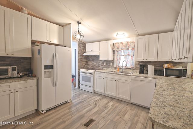 138 EDGEWATER Road, Satsuma, FL 32189