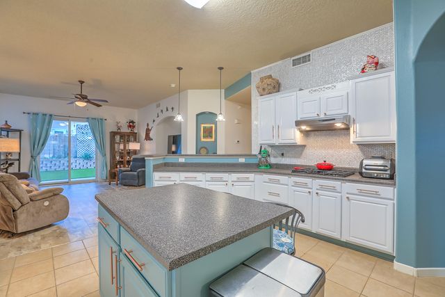 1042 Reynosa Loop SE, Rio Rancho, NM 87124