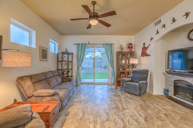 1042 Reynosa Loop SE, Rio Rancho, NM 87124