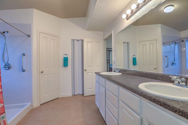 1042 Reynosa Loop SE, Rio Rancho, NM 87124