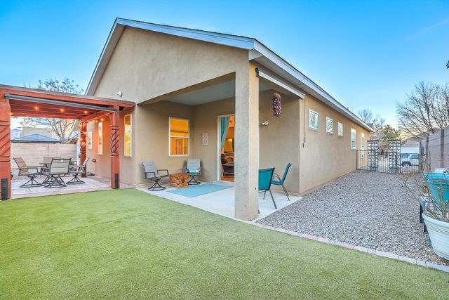 1042 Reynosa Loop SE, Rio Rancho, NM 87124