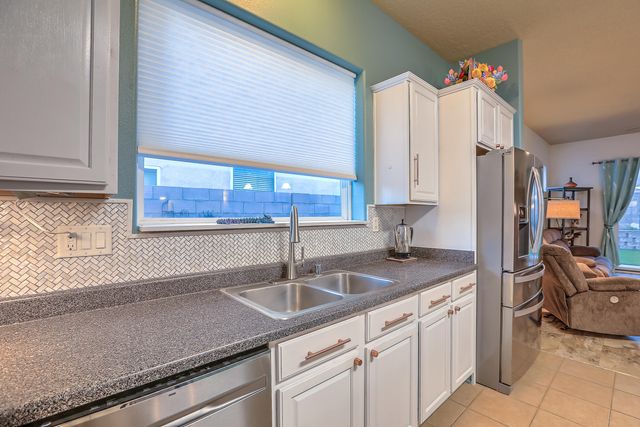 1042 Reynosa Loop SE, Rio Rancho, NM 87124