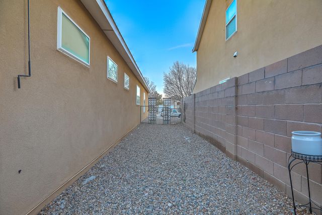 1042 Reynosa Loop SE, Rio Rancho, NM 87124