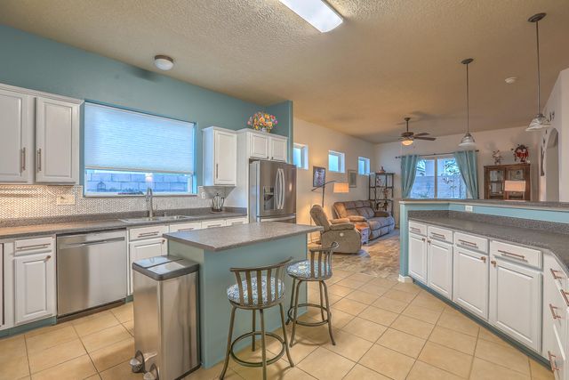 1042 Reynosa Loop SE, Rio Rancho, NM 87124