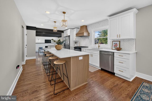 15 CHATEAU DR, Cherry Hill, NJ 08003