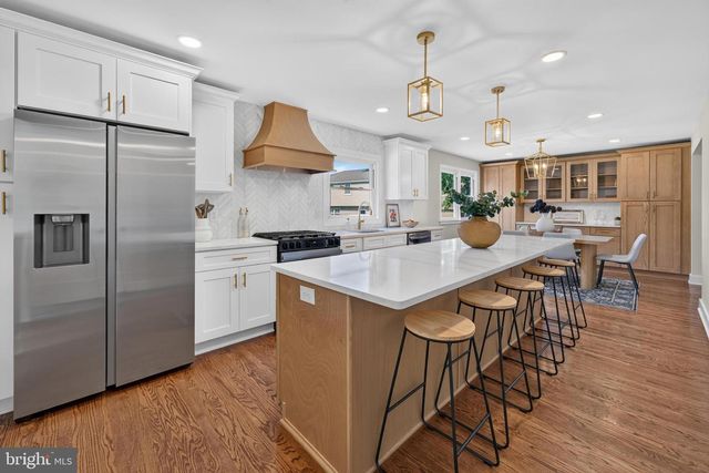 15 CHATEAU DR, Cherry Hill, NJ 08003