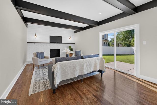 15 CHATEAU DR, Cherry Hill, NJ 08003