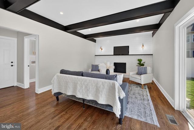 15 CHATEAU DR, Cherry Hill, NJ 08003