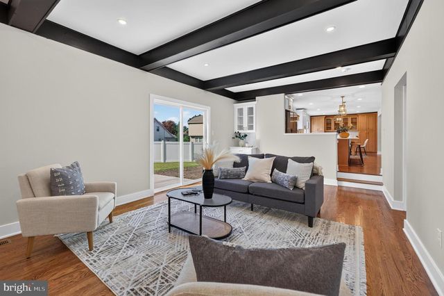 15 CHATEAU DR, Cherry Hill, NJ 08003