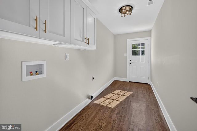 15 CHATEAU DR, Cherry Hill, NJ 08003