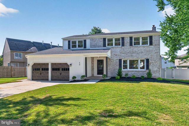15 CHATEAU DR, Cherry Hill, NJ 08003