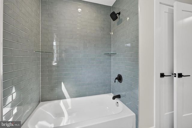 15 CHATEAU DR, Cherry Hill, NJ 08003