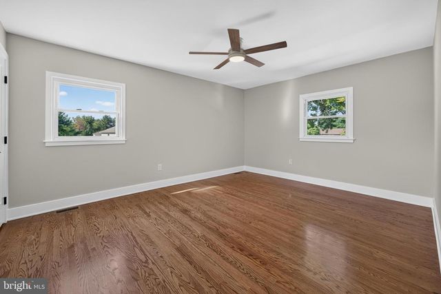 15 CHATEAU DR, Cherry Hill, NJ 08003