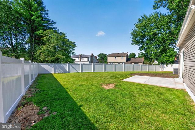 15 CHATEAU DR, Cherry Hill, NJ 08003