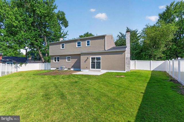 15 CHATEAU DR, Cherry Hill, NJ 08003