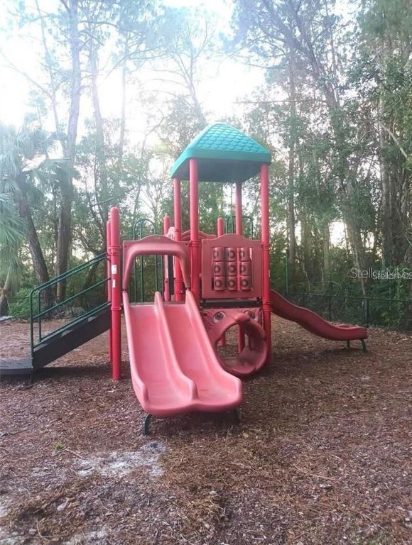 Image 15 of property listing at 5160 CONROY ROAD 14, Orlando, FL 32811
