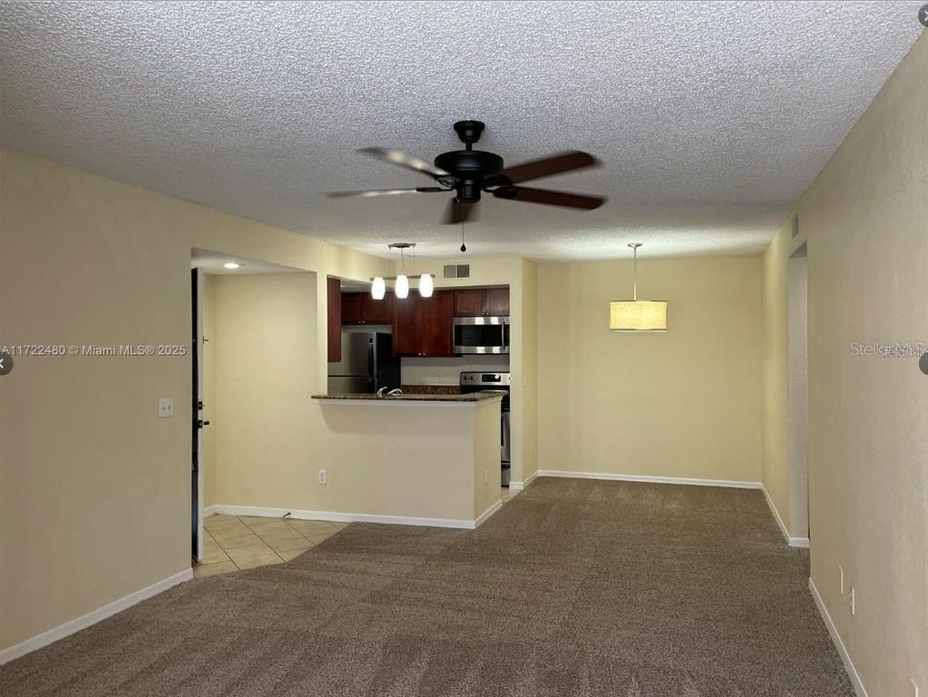 Image 5 of property listing at 5160 CONROY ROAD 14, Orlando, FL 32811