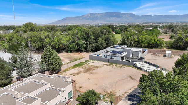 309 Nuevo Hacienda Lane NW, Los Ranchos, NM 87107