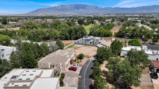309 Nuevo Hacienda Lane NW, Los Ranchos, NM 87107