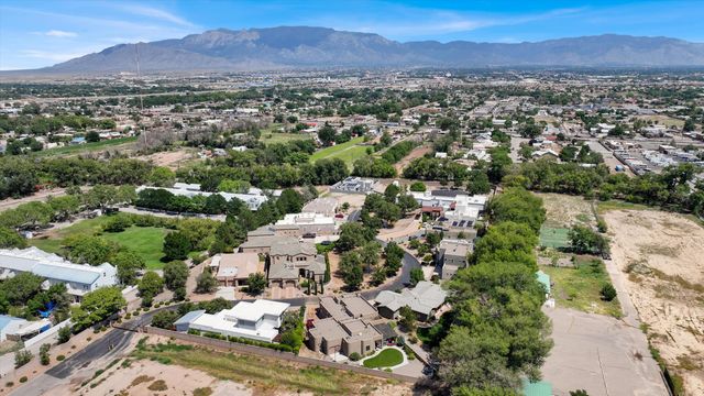 309 Nuevo Hacienda Lane NW, Los Ranchos, NM 87107