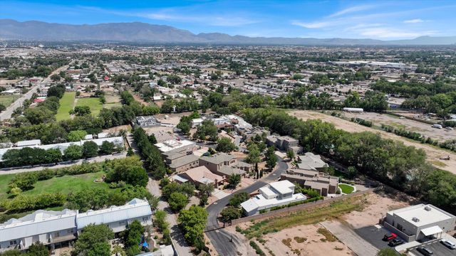 309 Nuevo Hacienda Lane NW, Los Ranchos, NM 87107